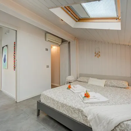 Apartament White Paradise Rooftop Stunning Lake View - Happy