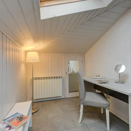 Apartament White Paradise Rooftop Stunning Lake View - Happy