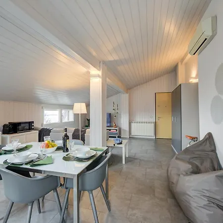 Apartament White Paradise Rooftop Stunning Lake View - Happy