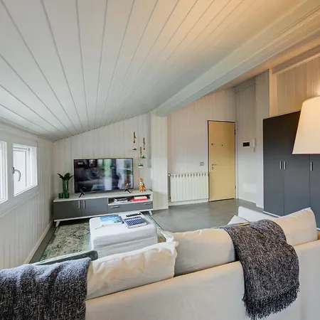 Apartament White Paradise Rooftop Stunning Lake View - Happy *