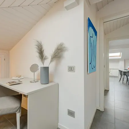 White Paradise Rooftop Stunning Lake View - Happy Apartament