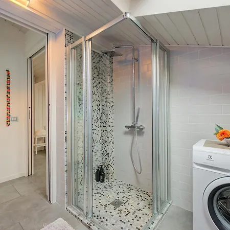 Apartament White Paradise Rooftop Stunning Lake View - Happy
