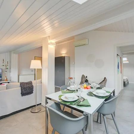 White Paradise Rooftop Stunning Lake View - Happy Apartament