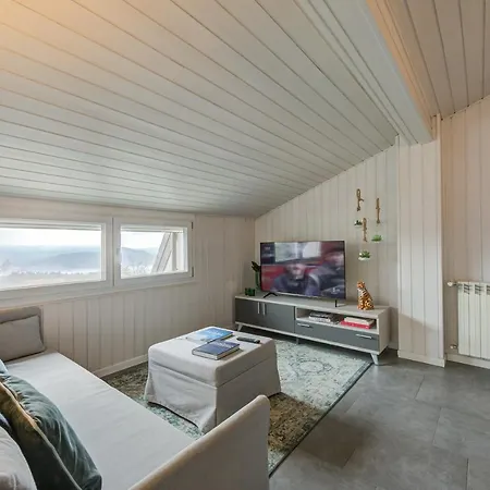 White Paradise Rooftop Stunning Lake View - Happy Apartament *