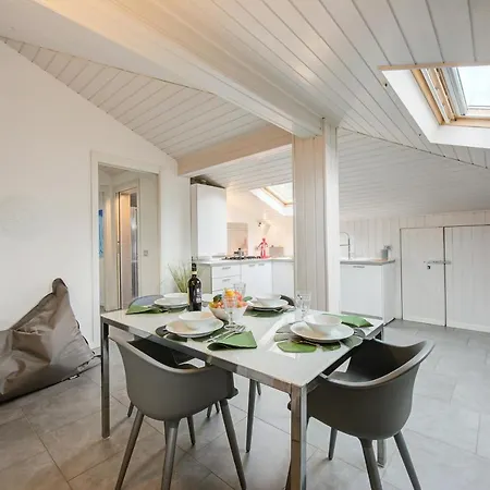 White Paradise Rooftop Stunning Lake View - Happy Apartament